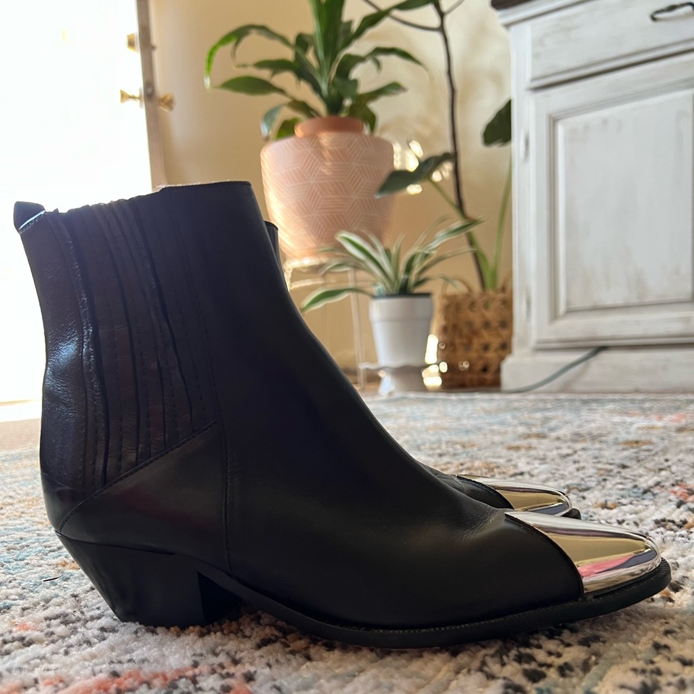 Schultz Luccyen leather western booties size 7 with silver toe cap